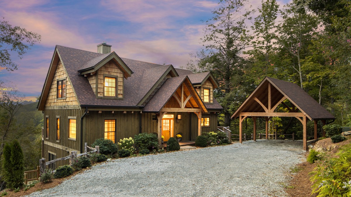 Powell Construction custom mountain home exterior